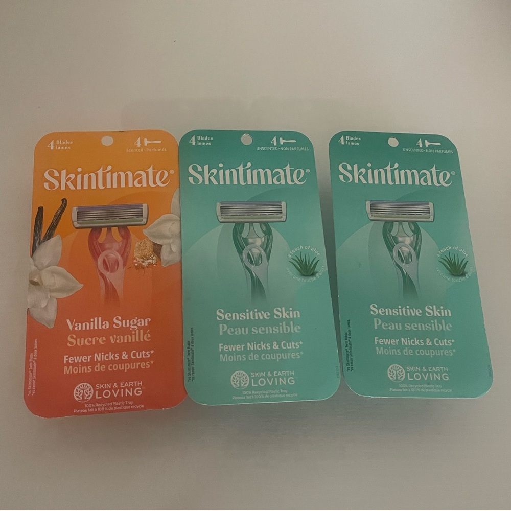 NEW WOMEN'S SKINTIMATE DISPOSABLE RAZORS